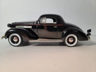 Signature 1936 Pontiac Deluxe 1:18 - Black - Image 1 of 4