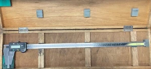 Mitutoyo 550-225-10 Digimatic Caliper, 0-24"/0-600mm Range, .0005"/0.01mm - Picture 1 of 8