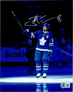 JOHN TAVARES SIGNED 8X10 PHOTO BECKETT BAS COA TORONTO MAPLE LEAFS 1 - Bild 1 von 1