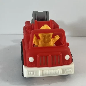 Fisher Price Little People Red Jeep Aiuta Un Amico Pick Up Camion - Foto 1 di 14