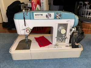 WHITE STRETCH STITCHES 940 Sewing Machine W/Pedal &Carrying Case NEAR MINT WORKS - Picture 1 of 7