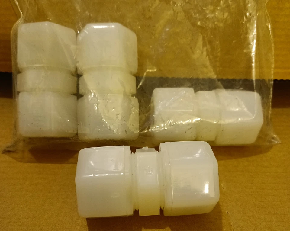 Parker N8UC8 1/2" Tubing X 1/2" Tubing Connector Fitting New Old Stock  - Image 1 of 1