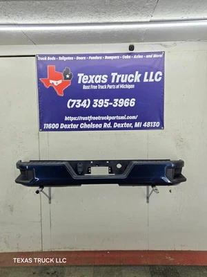 Parachoques trasero Chevrolet Silverado/GMC Sierra 2500 3500 HD 2019-2025 Foto 1 de 4