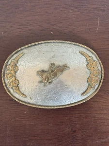 Montana Silversmiths Belt Buckle Huge Bull Rider Nickel Dual Gold Banners - Picture 1 of 7