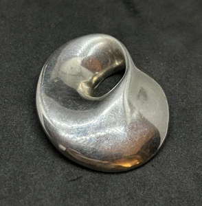 925 Sterling Twisted Circle Pendant 1.75in - 6.23g - Picture 1 of 3