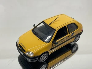UNIVERSAL HOBBIES CITROEN SAXO II 2000 LA POSTE -YELLOW 1:43- GOOD - 534 - Imagen 1 de 7