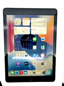 Apple iPad 5th Gen. 2017, 32GB, Wi-Fi, 9.7in - Gray Full Ok new condition P84 - Picture 1 of 6