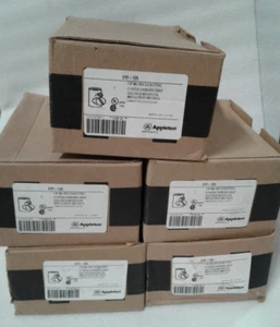 Lot of 5 Appleton EYF-125 1-1/4" Mall Iron Sealing Fitting EYF125 - New in Box - Picture 1 of 8
