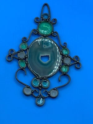 MUY BONITO SUNCATCHER HECHO A MANO VERDES Y BLANCOS APROXIMADAMENTE 9 X 6 Foto 1 de 2