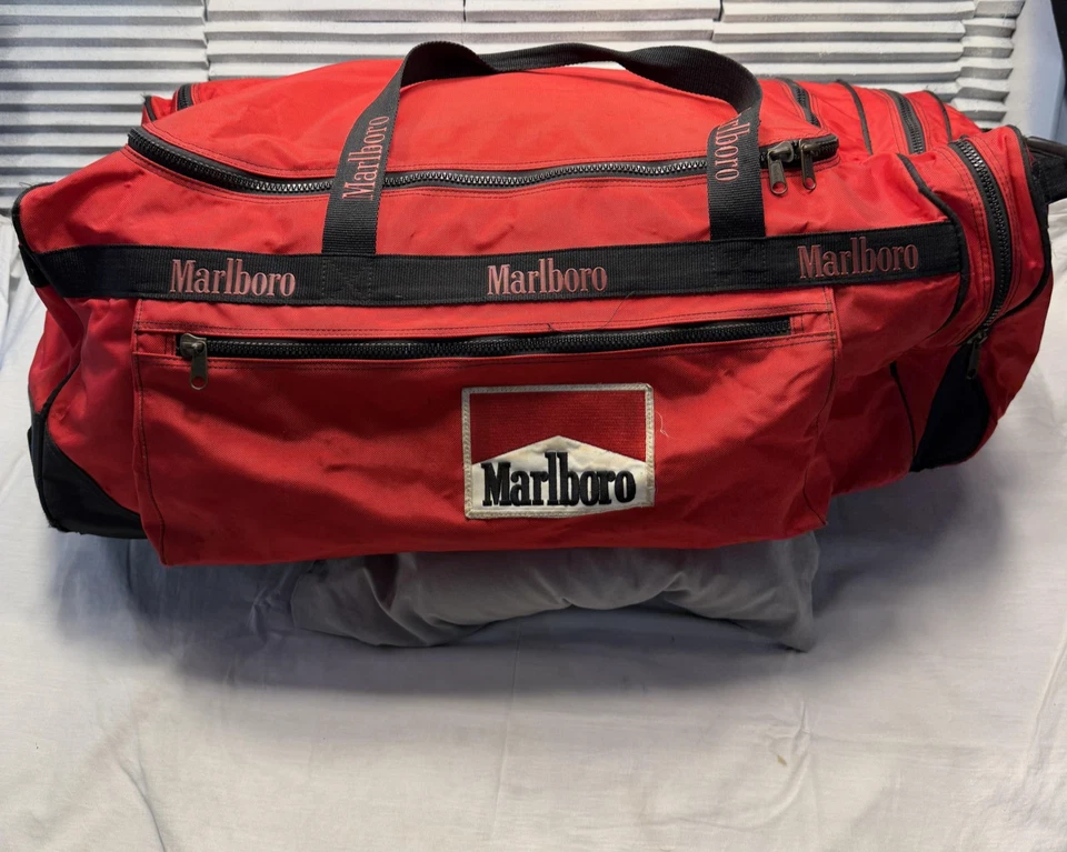 Bolso de Lona Rodante Marlboro Vintage Rojo Ruedas Equipaje de Viaje Grande Logo Años 90 Foto 1 de 4