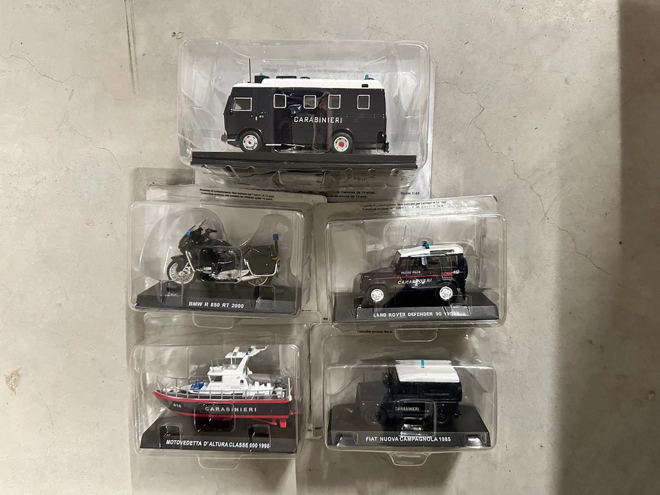 CARABINIERI  DE AGOSTINI - SCALA 1/43 - MENU A TENDINA - Immagine 1 di 1