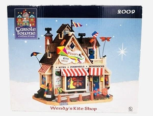 Lemax WENDY'S KITE SHOP Carole Towne Collection 95909 Christmas Village RARE NEW - Picture 1 of 8