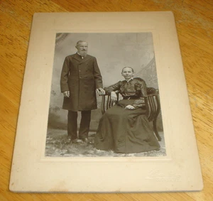 Antique 1912 Old Man & Woman Couple Stockton, Illinois Cabinet Card Photo 6"x8" - Picture 1 of 5