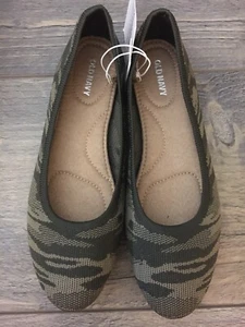 Old Navy Women's Green Camo Cushioned Insoles Ballet Flats Reg $30 - Picture 1 of 3