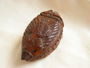 ANTIGUA CAJA DE TABACO DE NUEZ COROZO TALLADA A MANO, SIGLO XIX, - Imagen 1 de 18