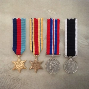 1939 - 45 STAR, AFRICA STAR, 39-45 WAR + NZ WAR SERVICE MEDAL SET | GOLD TONE - Picture 1 of 2