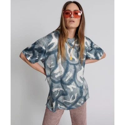 Camiseta de satén estampada a mano One Teaspoon Free People Reflection en negro talla mediana nueva con etiquetas Foto 1 de 4