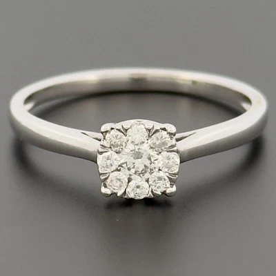 Anillo con racimo de diamantes de 0,25 quilates de oro blanco de 9 quilates talla P con sello Foto 1 de 4