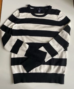 Damen GAP Pullover mit Rundhalsausschnitt gestreift -- Größe XS - schwarz/weiß weich - Bild 1 von 9