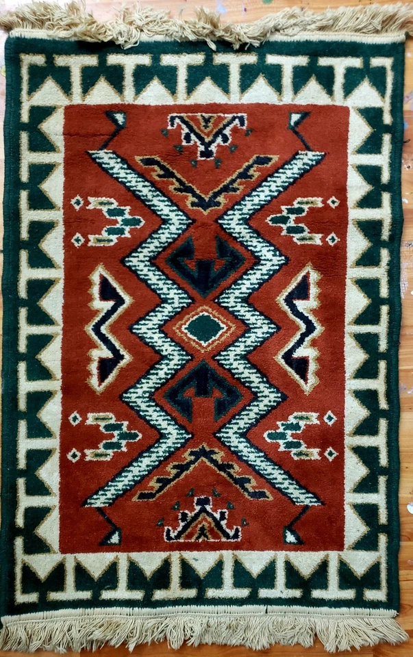 Alfombra tribal pequeña geométrica naranja/verde de lana anudada a mano 36x23 pulgadas Foto 1 de 4