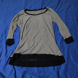 Torrid klassische Passform gestreiftes Langarm-T-Shirt Oberteil Größe 0 Large schwarz-weiß - Bild 1 von 4
