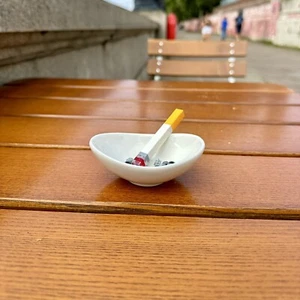 Cigarrillo y cenicero inspirado en Lego exclusivo paquete personalizado cerámica genuina - Imagen 1 de 4