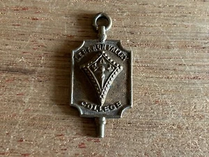 Lebanon Valley College FOB Llavero Colgante Lambda Kappa Sigma Hermandad De Colección - Imagen 1 de 16