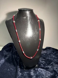 COLLANA DI PERLINE LUCITE ROSSE CON STELLINE ARGENTATE BIJOUX - Foto 1 di 2
