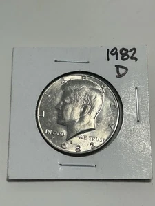 1982 - D Kennedy Half Dollar - Kupfer-Nickel plattiert - Bild 1 von 8