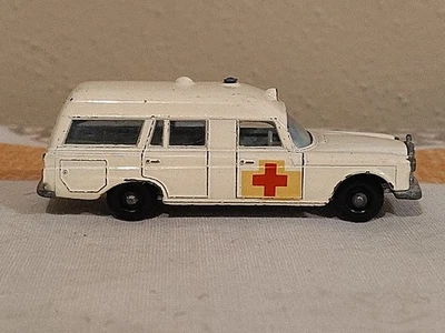 De colección 1968 Lesney Matchbox Serie 1-75 - Nº 3c - Ambulancia Mercedes-Benz "Binz" Foto 1 de 4