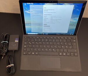 Microsoft Surface Pro 4 (1724) - Core i5 6300U 8GB Ram 256GB mit Tastaturcover