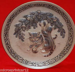 "Santa's Helpers" 1978 Christmas Clay Collectors Plate - Picture 1 of 7