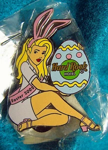 ORLANDO SEXY BLONDE EASTER SERVER BUNNY EARS GIRL 2002 Hard Rock Cafe PIN LE - Bild 1 von 1