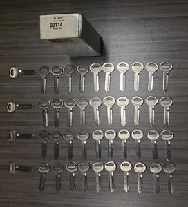 Lot of 44 NOS 1967 - 1993 Ford Key Blanks 00114 - Free Shipping - Picture 1 of 3