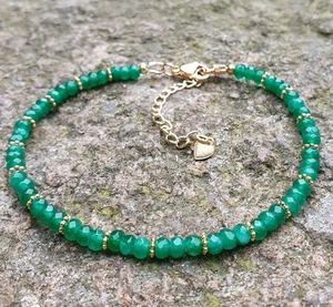Pulsera de ónix verde chapada en oro 18K sobre acero inoxidable, apilable, ajustable - Imagen 1 de 7