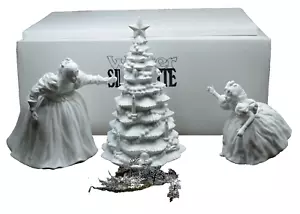 Dept 56 - Winter Silhouette Large 77895 - Putting up the tree With Original Box - Picture 1 of 6