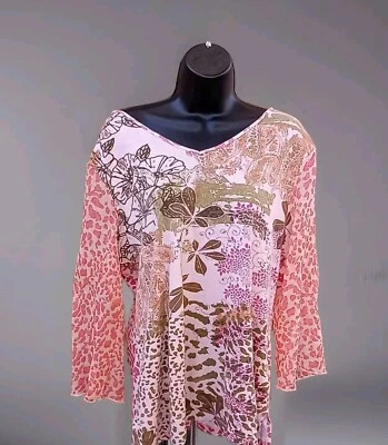 Blusa para mujer Caribbean Joe rosa estampado floral cuello en V manga 3/4. Foto 1 de 4