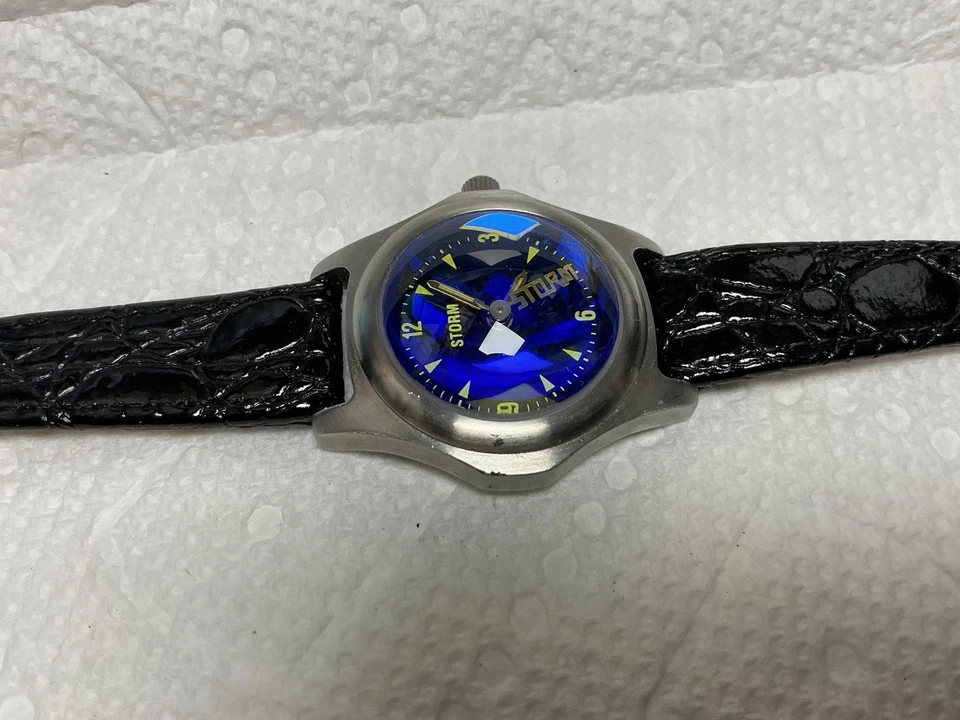 Hermoso reloj Storm para mujer esfera tono plata esfera azul impecable estado Foto 1 de 4