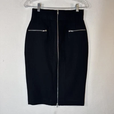 Falda lápiz negra para mujer Zara - Elegante núcleo moderno | Bolsillos delanteros completos con cremallera y cremallera Foto 1 de 4