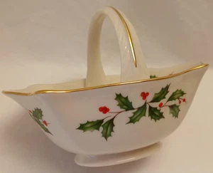 Lenox USA Made Fine China HOLIDAY - Small Holiday Basket Holly BERRIES - Picture 1 of 5