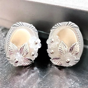 Lucite Blume Ohrclips silberfarben matt oval Braut 50er Vintage - Bild 1 von 7