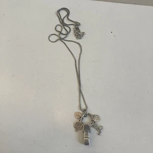 BRIGHTON Schlüsselband Abzeichen Ausweishalter Halskette mit kleinen Charms. - Bild 1 von 4