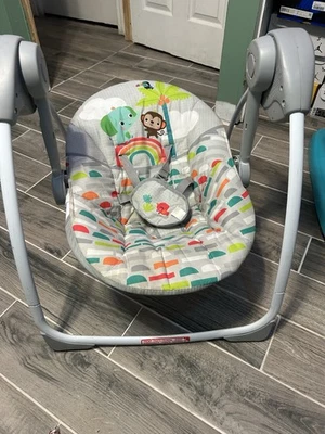 Columpio portátil para bebé Bright Starts Playful Paradise. Foto 1 de 4