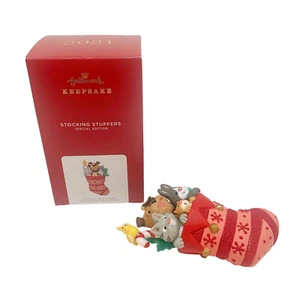 Caja de adornos navideños HALLMARK Keepsake Stocking Stuffers 2021 - Imagen 1 de 7