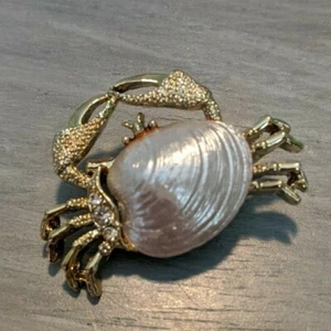 Vintage Gerry's Signed Gold Tone Crab W/ White Enamel Shell Brooch Pin - Picture 1 of 9