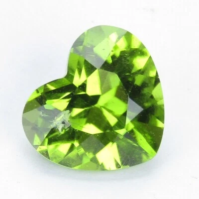 Fantástica colección de peridoto verde natural de 2,44 quilates con forma de corazón Foto 1 de 4