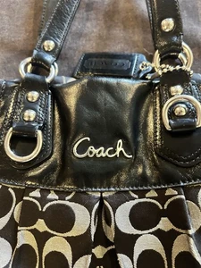 Cartera de hombro Coach Ashley Signature de cuero negro forrada de satén No. F15510 - Imagen 1 de 4