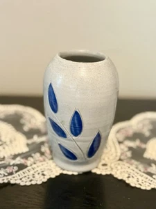 Vintage Williamsburg Pottery, Salt Glazed, Cobalt Blue Vase, 7 3/4 inches - Picture 1 of 6