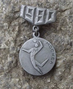 1980 Moscú Unión Soviética Juegos Olímpicos de Verano Voleibol Colgante Insignia - Imagen 1 de 2