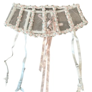Victoria's Secret Womens Dream Angels Secret Garden Garter Belt White XS NWT - Picture 1 of 4
